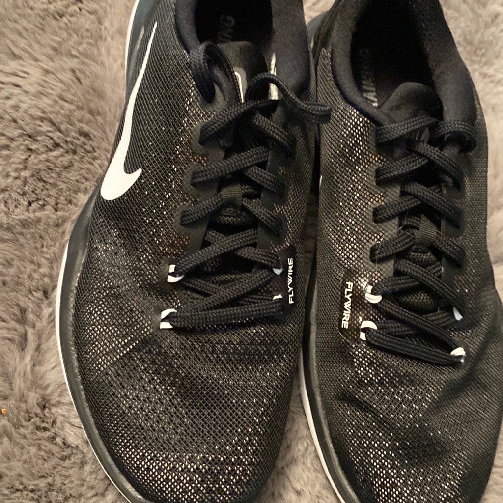 Nike Flywire Lightweight Sneakers